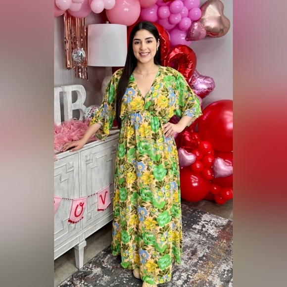 entro Dresses & Skirts - Entro EUC Small Floral V-Neck Maxi Dress PTP 22